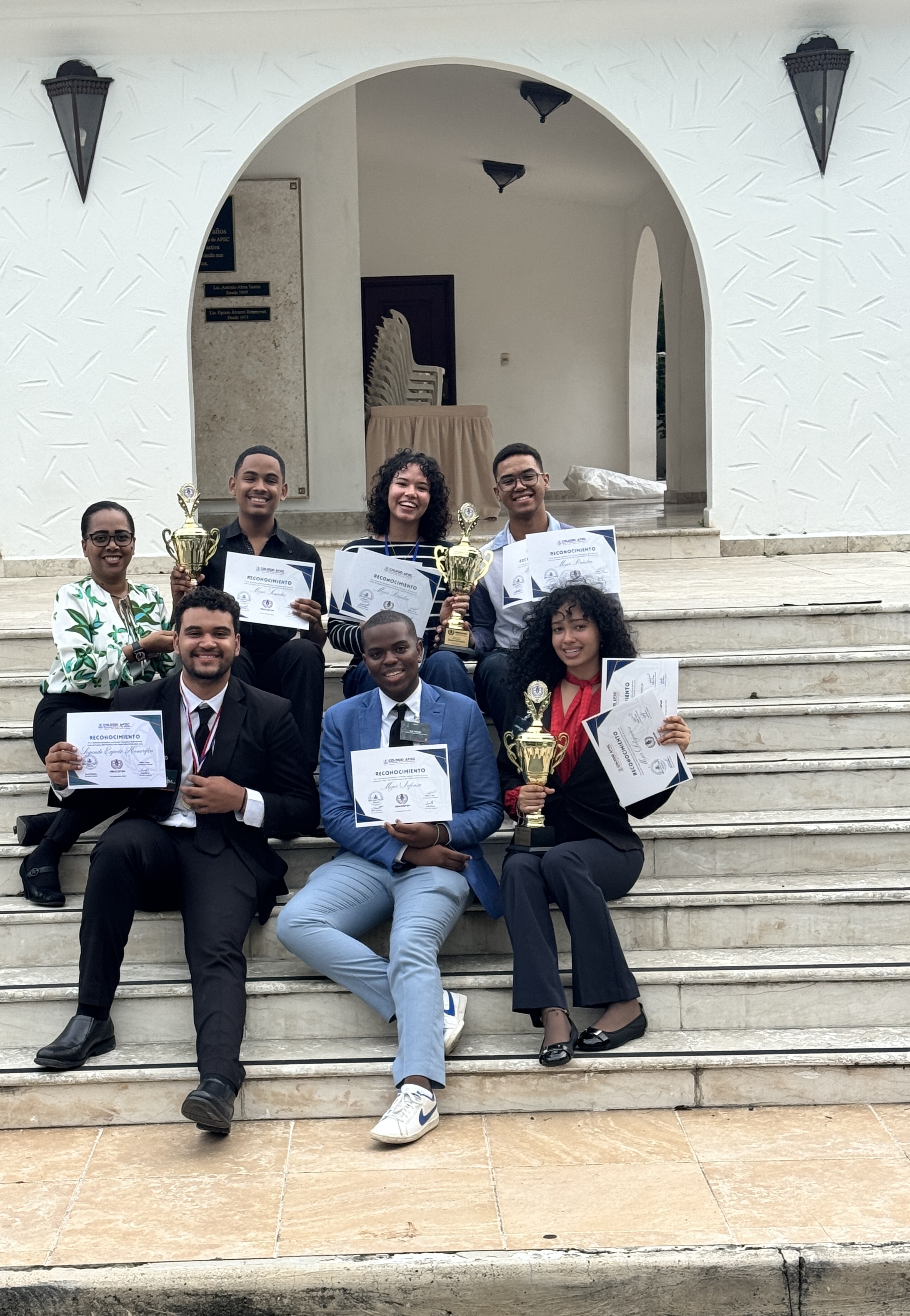 Estudiantes del IPL obtienen reconocimientos en Modelo de Naciones Unidas