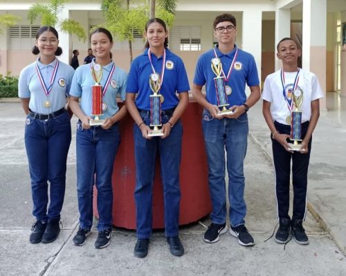 Estudiantes de Loyola ganan en Olimpiada de Lenguas Extranjeras