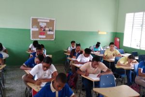 Estudiantes del IPL participan en Olimpiada Distrital de Matemática 