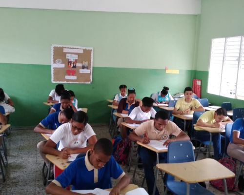 Estudiantes del IPL participan en Olimpiada Distrital de Matemática 
