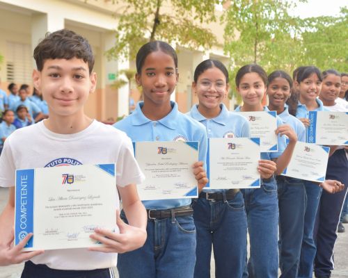 IPL entrega reconocimientos por el Día Nacional del Estudiante
