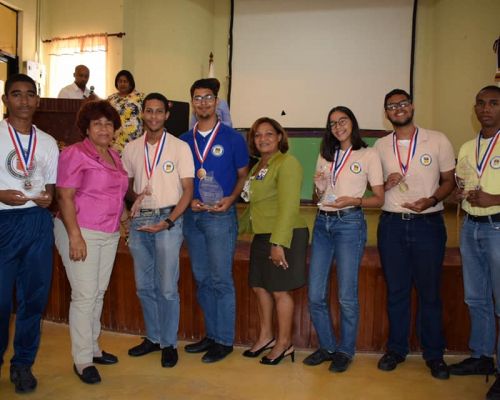 Estudiantes del IPL resultan ganadores en Olimpíada Regional de Ciencias de la Naturaleza