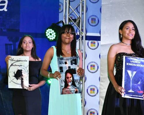 Estudiantes del IPL presentan 163 obras literarias de su autoría en el evento Loyola Escribe